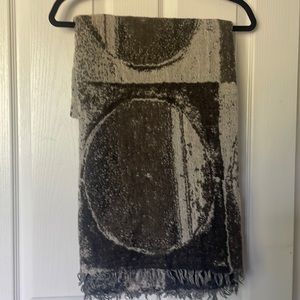 NWOT Aritzia blanket scarf